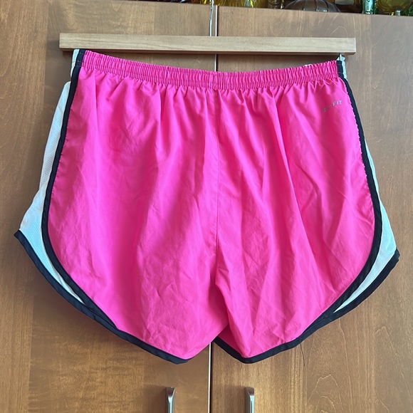 Nike dry fit shorts “USArmy”, bright pink with white and black trim, size L - Picture 4 of 7